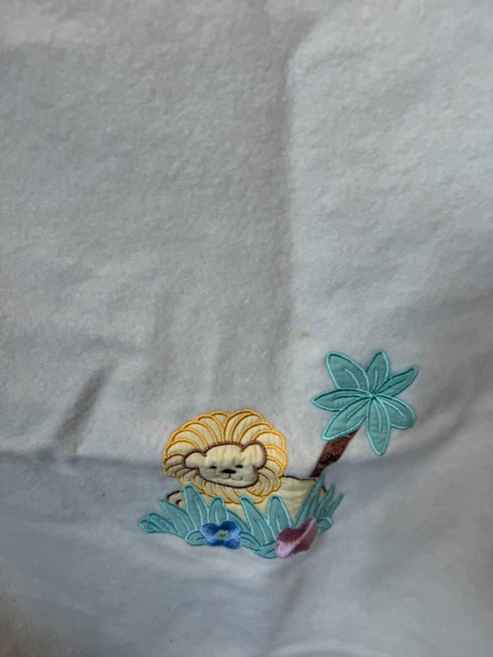 Compagnia Lane 100% Mongolian Cashmere Cream Blanket with Lion Embroidery - Picture 2 of 7